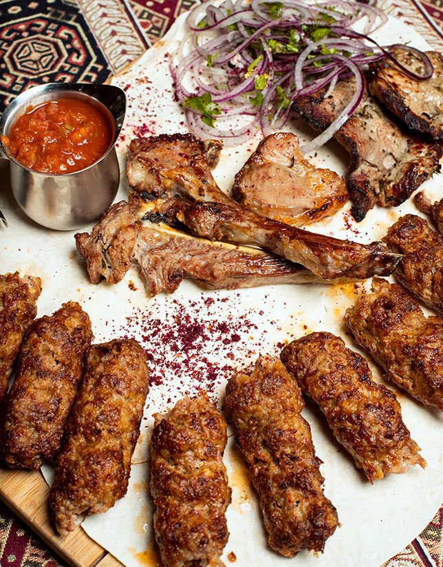 variations-beef-lamp-rack-kebab-grill-with-hot-bbq-sauce-onion-salad-scaled